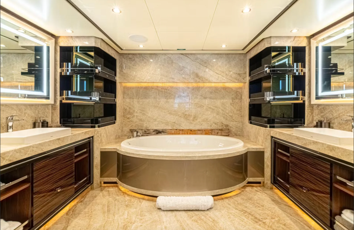 M/Y IC