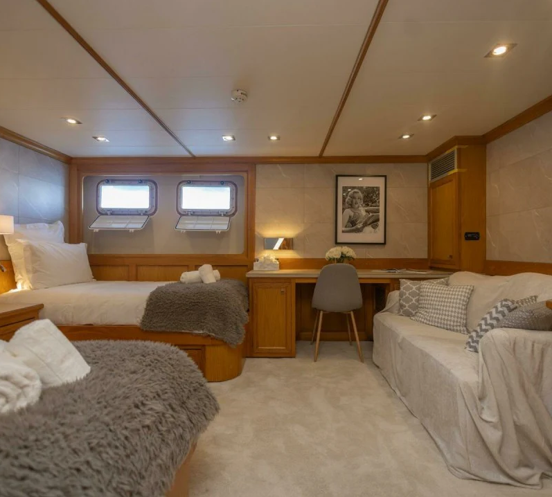 M/Y EVA