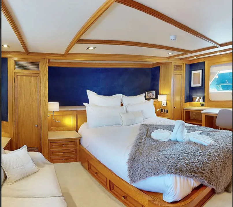M/Y EVA
